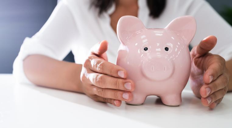 Usar la prima y los ingresos extra para comprar vivienda